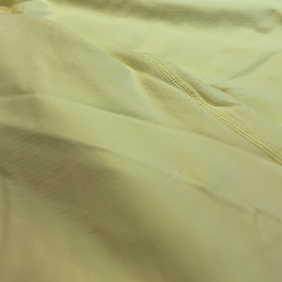 Size 10 Lululemon Yellow crop pant - Picture 16 of 16